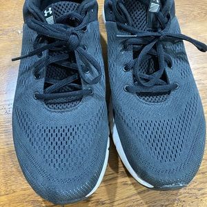 Men’s Under Armour sneaker size 10.5